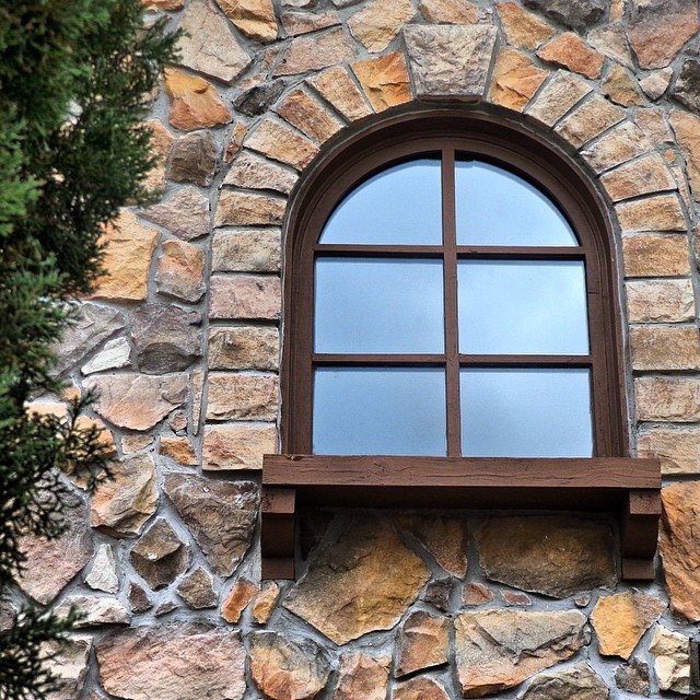 Navadna lesena okna so še vedno najbolj »in«